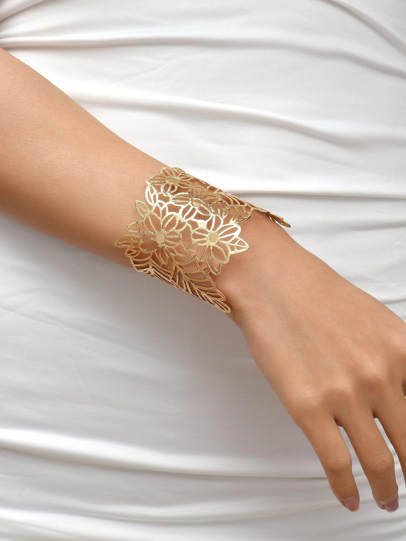 Buy Shein Hollow Out Flower Detail Bracelet in Pakistan