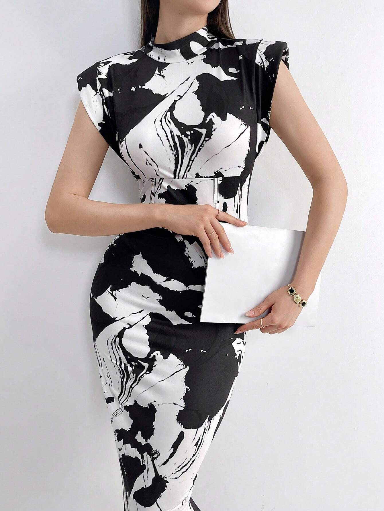 Buy SHEIN Modely Women's Printed Slim-Fit Arabian Robe Dress With Side Slit in Pakistan