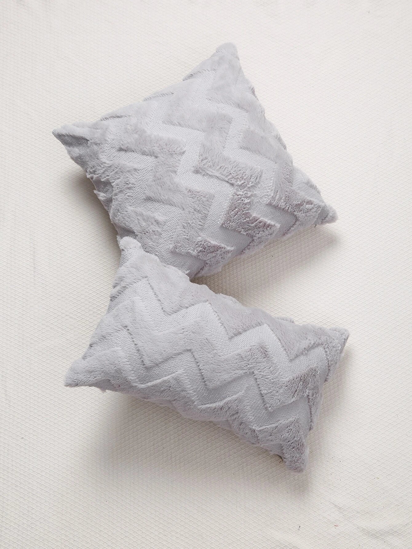 Buy Shein 1pc Plush Chevron Pattern Cushion Cover Without Filler in Pakistan