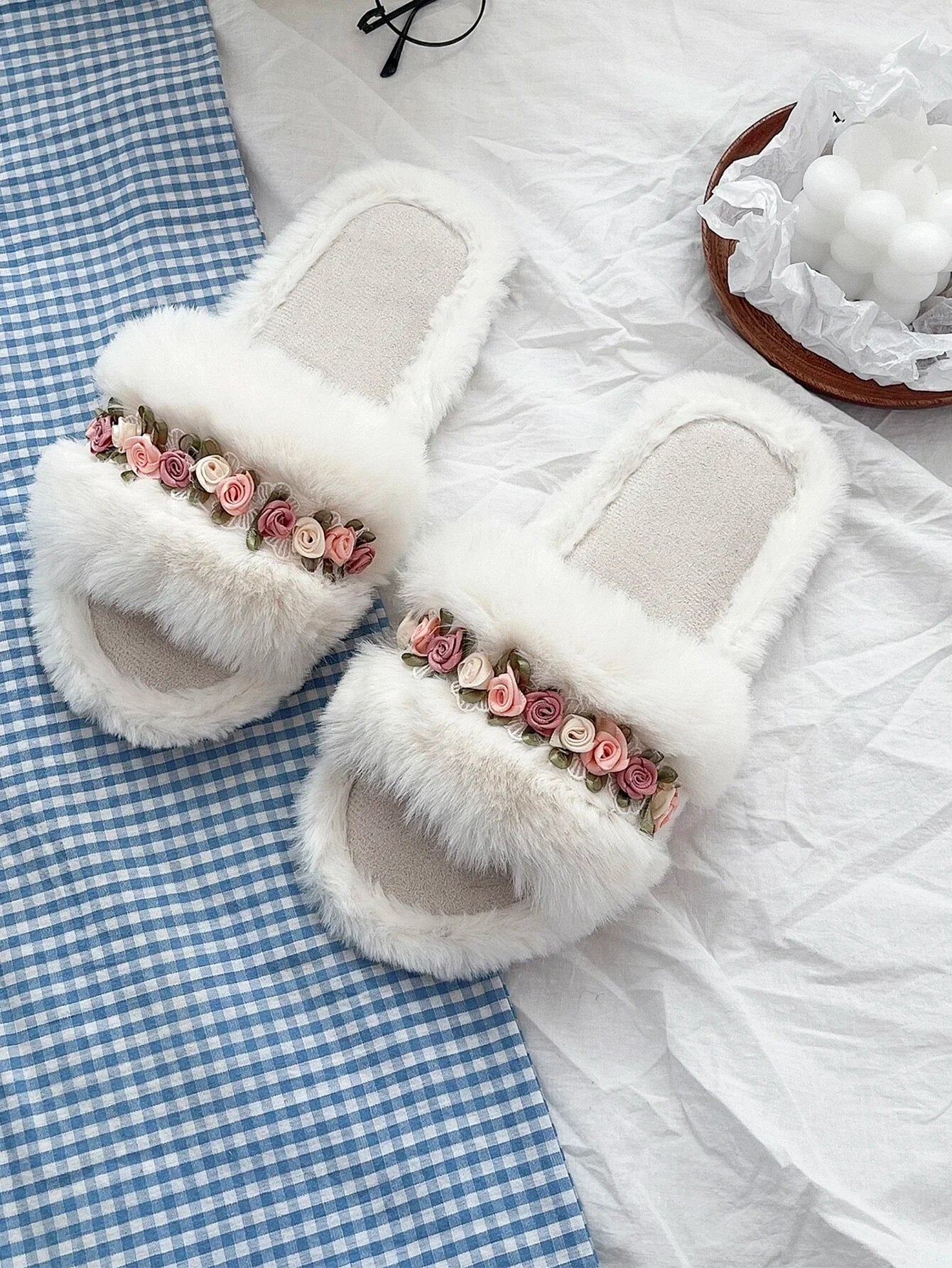 Buy SHEIN Flower Decor Fluffy Bedroom Slippers in Pakistan