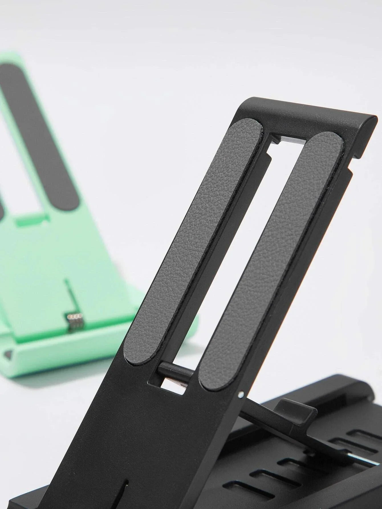 Buy SHEIN 1pc Random Color Phone Holder in Pakistan