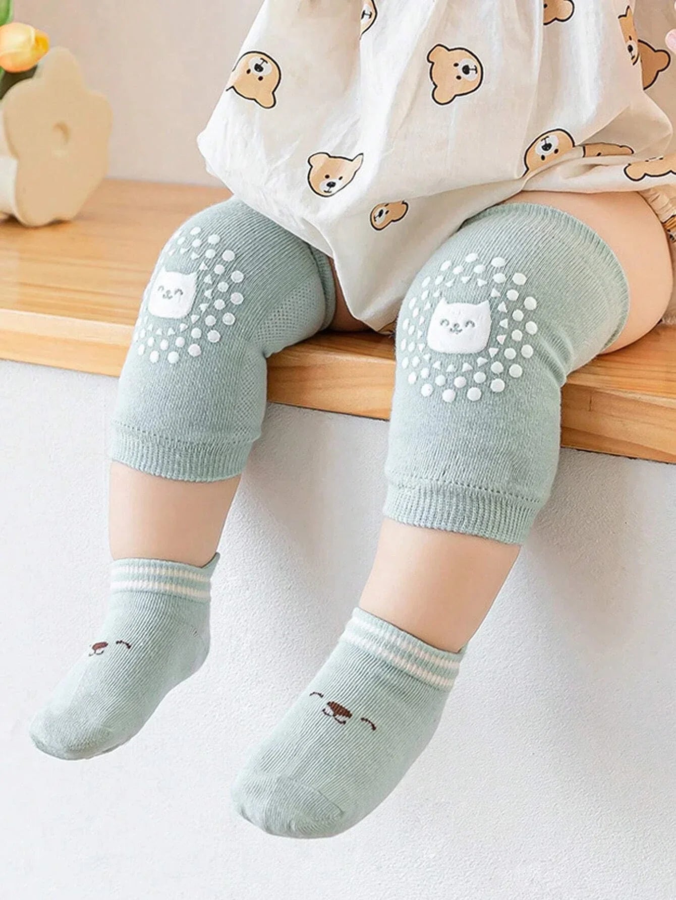Buy SHEIN 1pair Baby Cartoon Graphic Socks & 2pcs Knee Protector in Pakistan