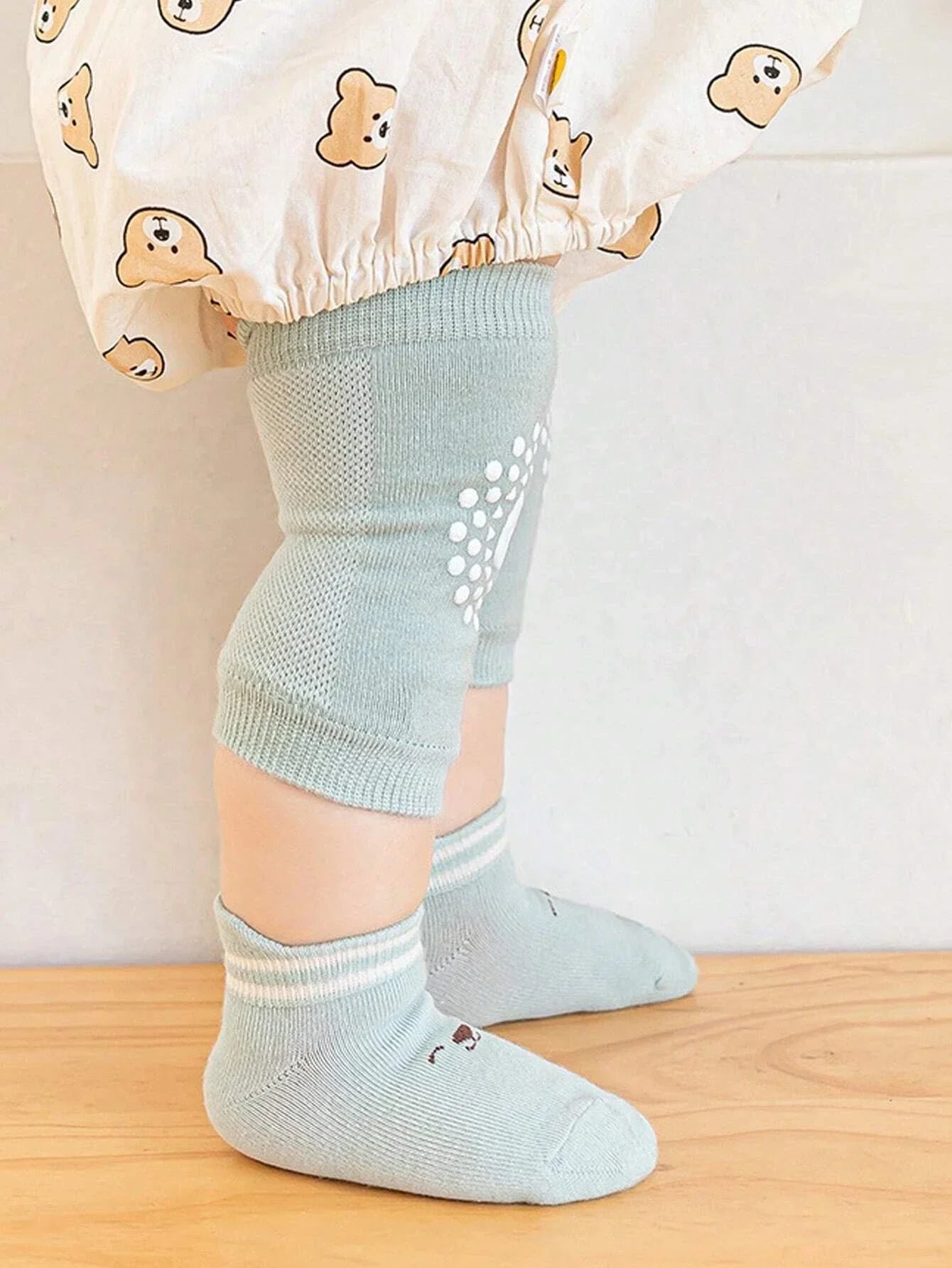 Buy SHEIN 1pair Baby Cartoon Graphic Socks & 2pcs Knee Protector in Pakistan