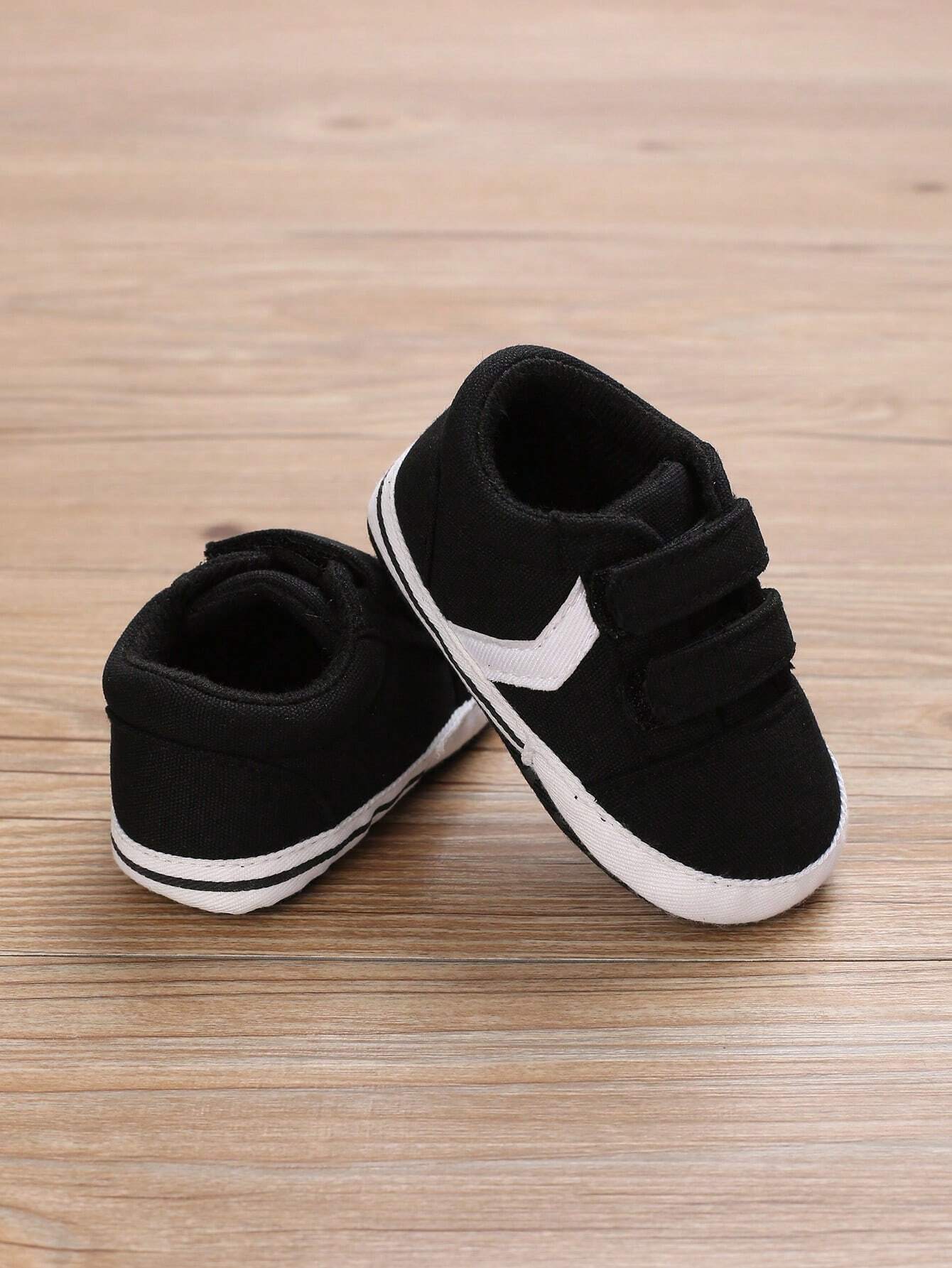 Buy SHEIN Baby Boys Two Tone Hook-and-loop Fastener Canvas Sporty Skate Shoes For Spring And Autumn in Pakistan