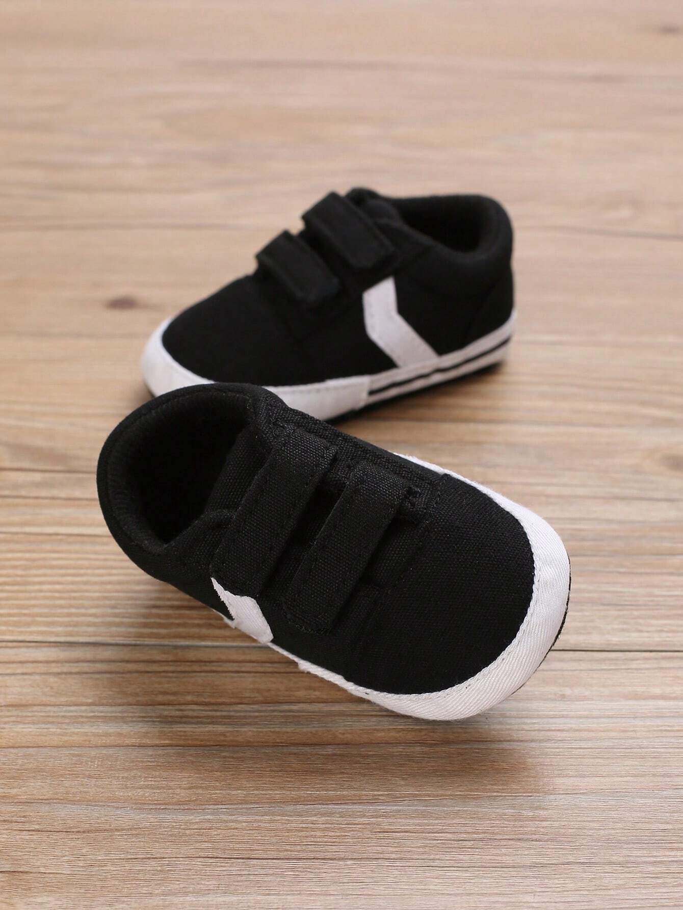 Buy SHEIN Baby Boys Two Tone Hook-and-loop Fastener Canvas Sporty Skate Shoes For Spring And Autumn in Pakistan