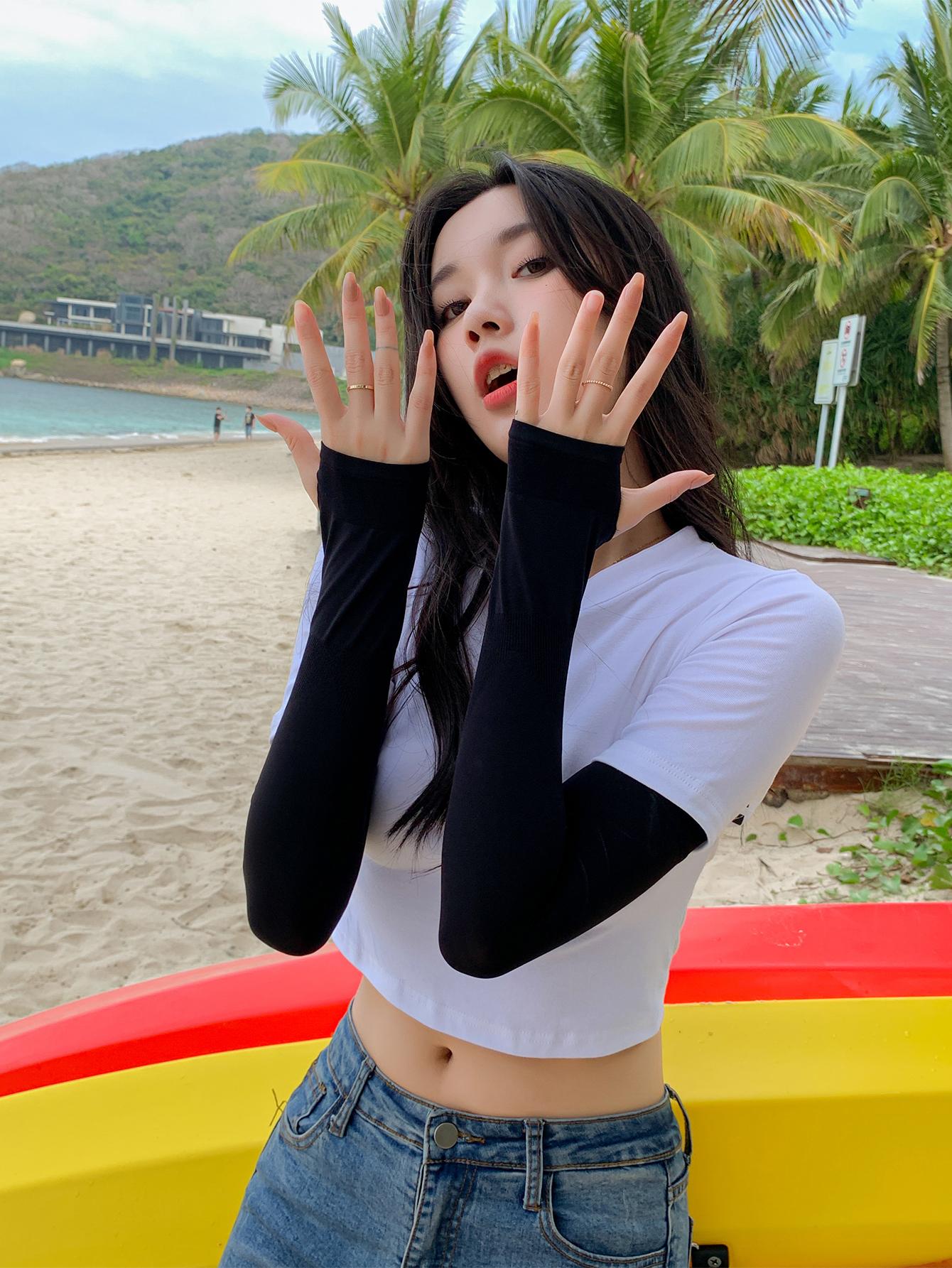 Buy SHEIN 1pair Women's Solid Color Ice Silk Arm Sleeves For Sun Protection & Outdoor Activities, Spring/summer in Pakistan