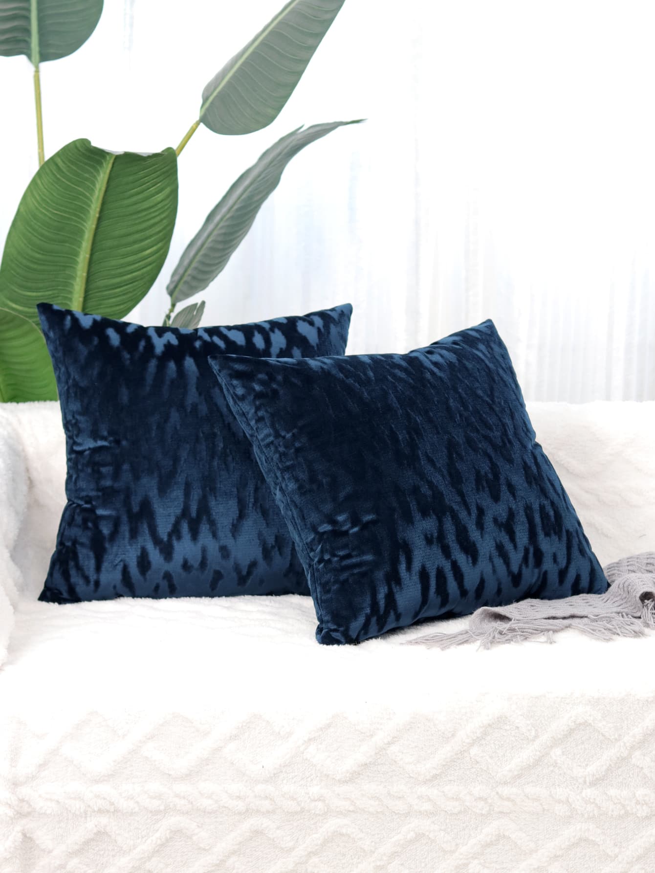 Buy SHEIN 1pc Fuzzy Cushion Cover Without Filler in Pakistan