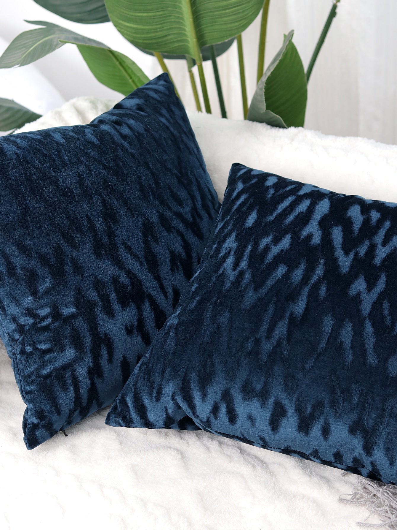 Buy SHEIN 1pc Fuzzy Cushion Cover Without Filler in Pakistan