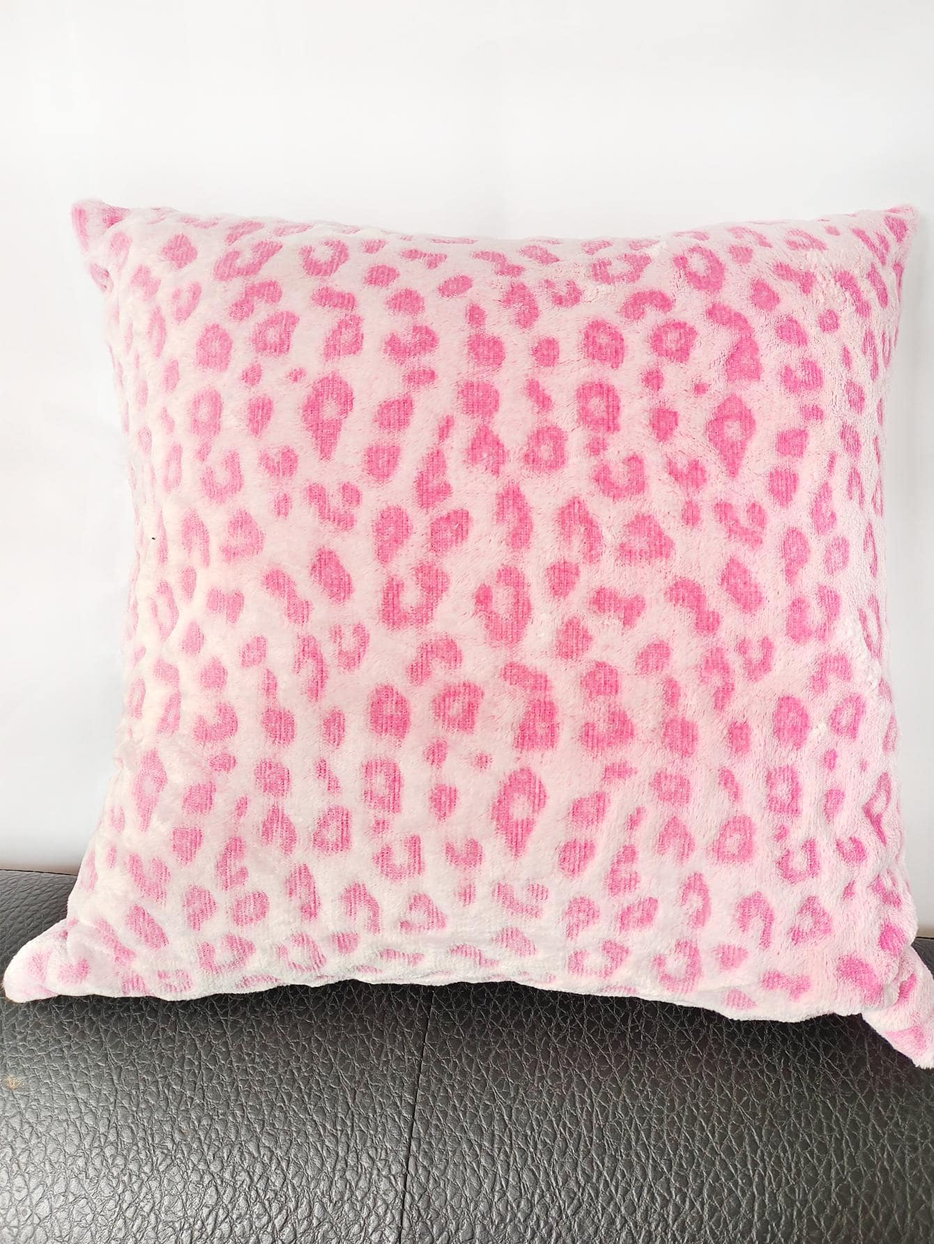 Buy SHEIN 1pc Pink Leopard Pattern Cushion Cover Without Filler, Soft Stretchy Throw Pillow Cover For Household in Pakistan