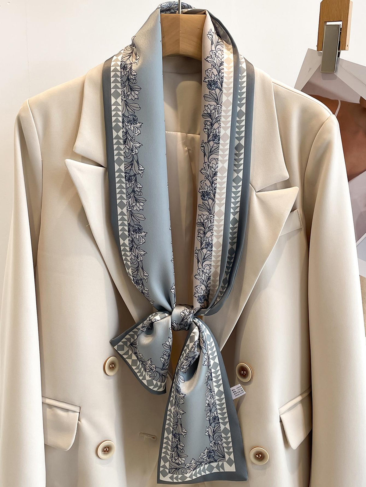 Buy SHEIN 1pc Women Flower Pattern Fashion Twilly Scarf For Daily Life in Pakistan