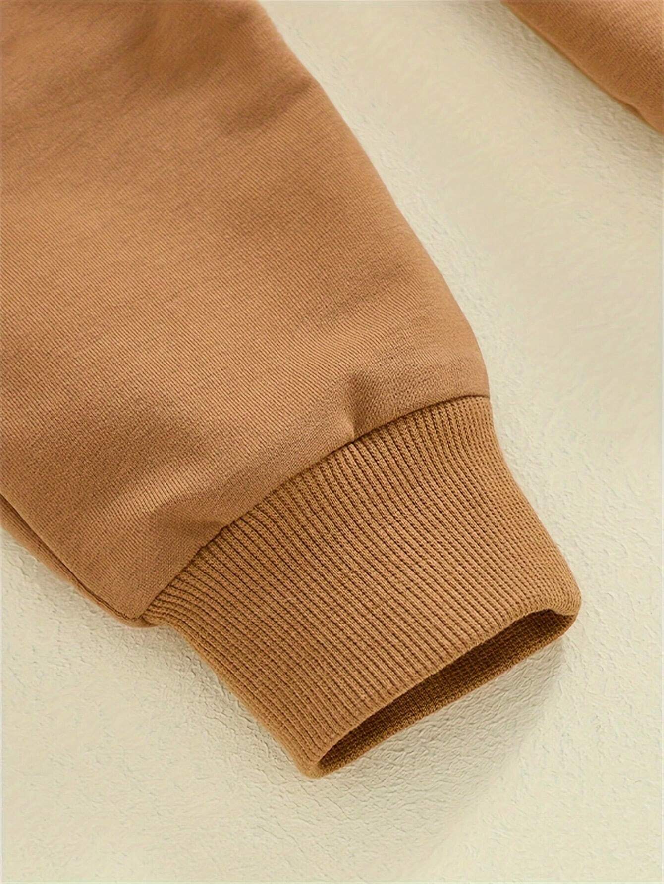 Buy SHEIN 2pcs Baby Boy "Mom's Little Man" Letter Print Long Sleeve Sweatshirt And Pants Sports Suit in Pakistan