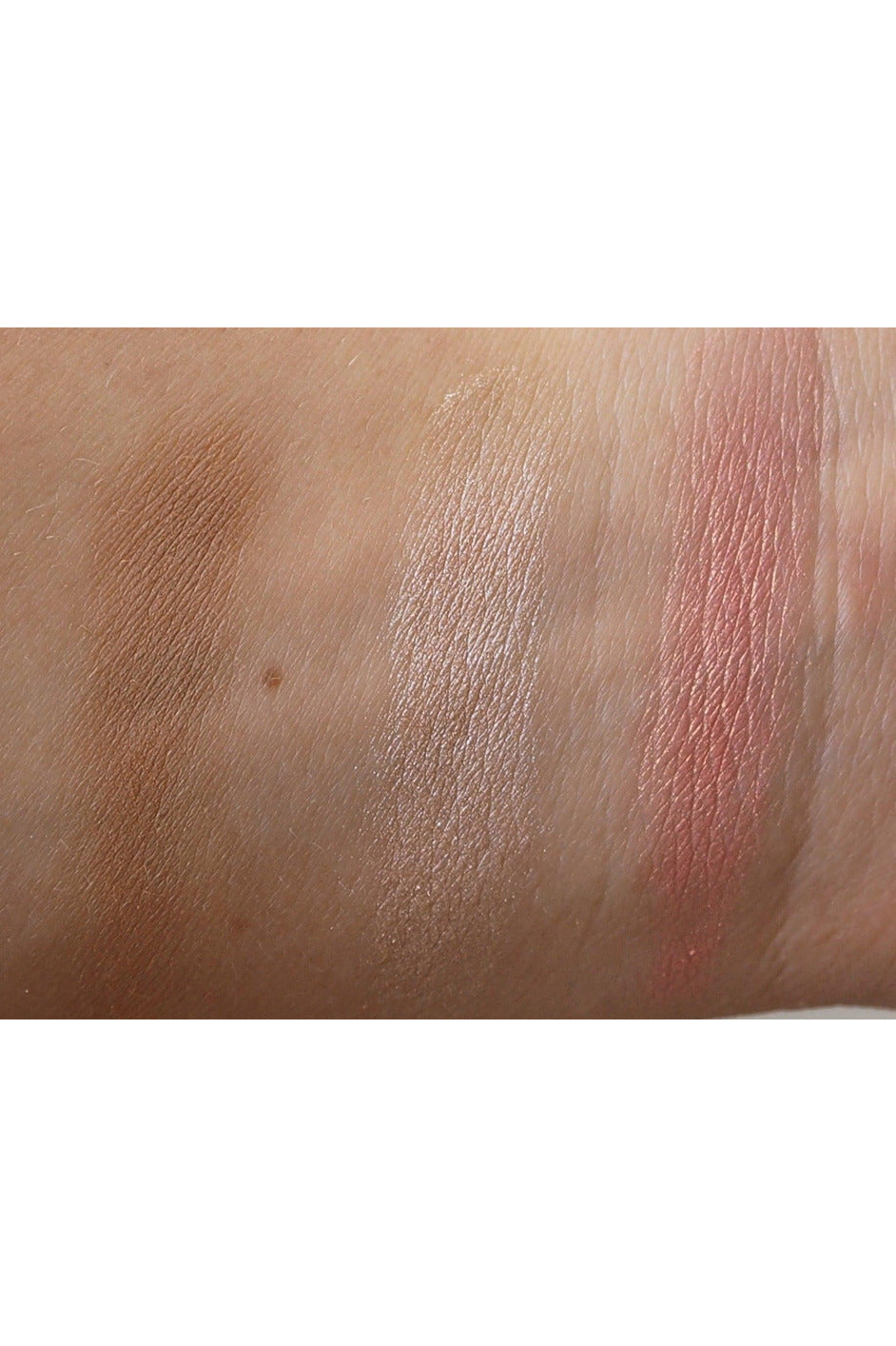 Buy Makeup Revolution Ultra Brightening Contour Kit - Ultra Fair C01 in Pakistan