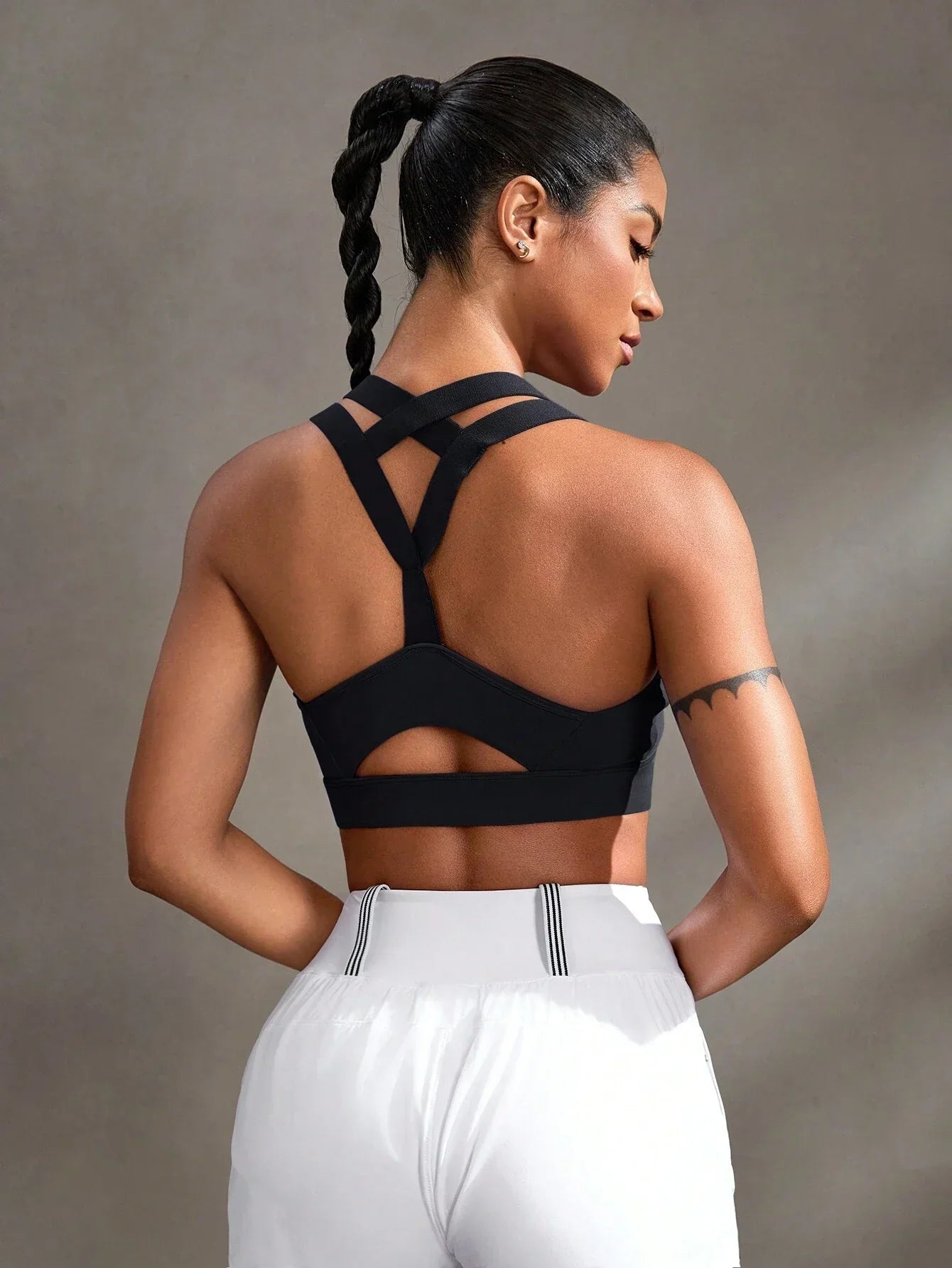 Buy SHEIN Powerista Women's Solid Color Stretch Criss-Cross Seamless Wirefree Sports Bra in Pakistan