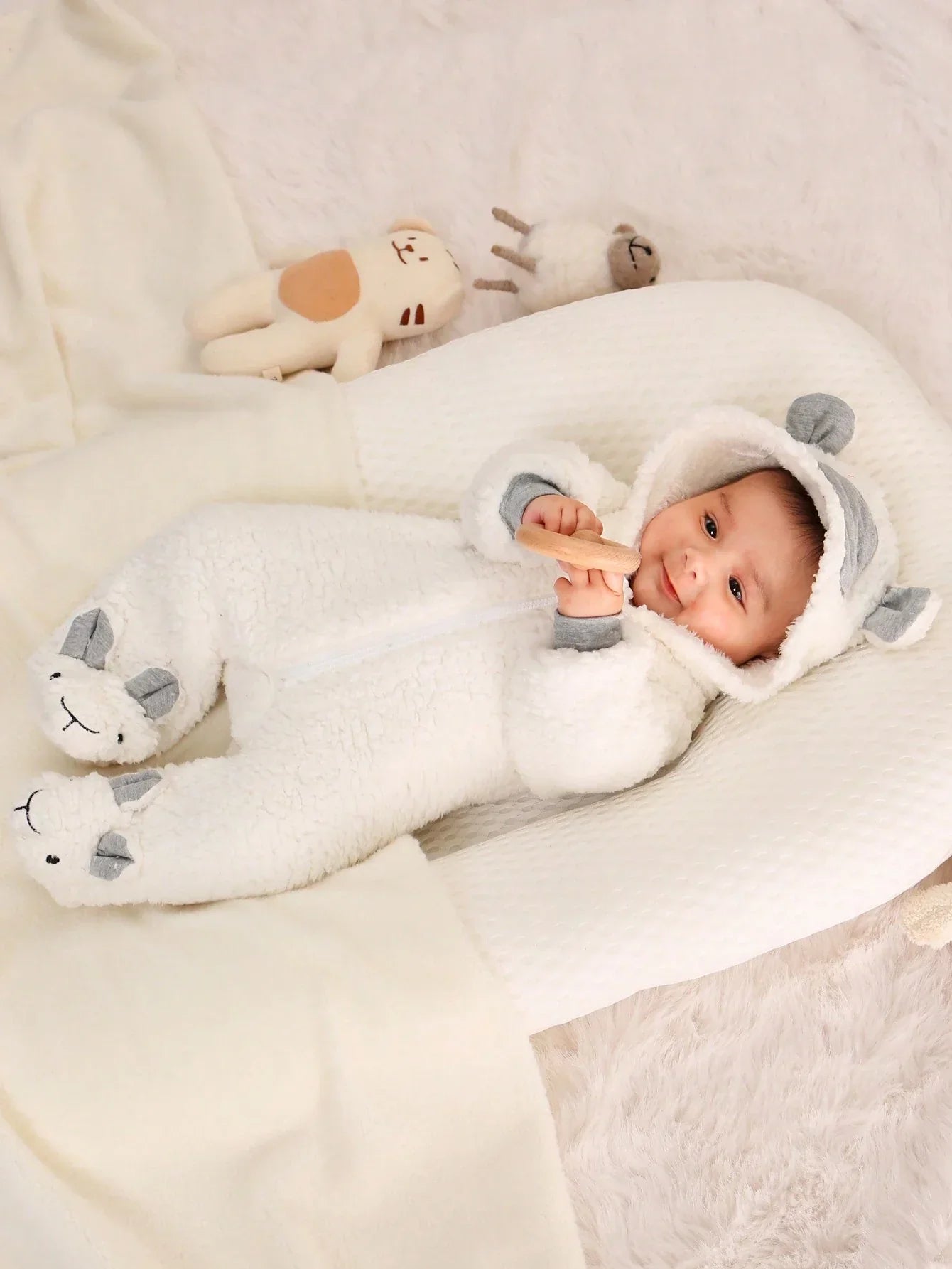 Buy SHEIN Baby Boys Cartoon Embroidery 3D Ears Design Hooded Teddy Sleep Jumpsuit in Pakistan
