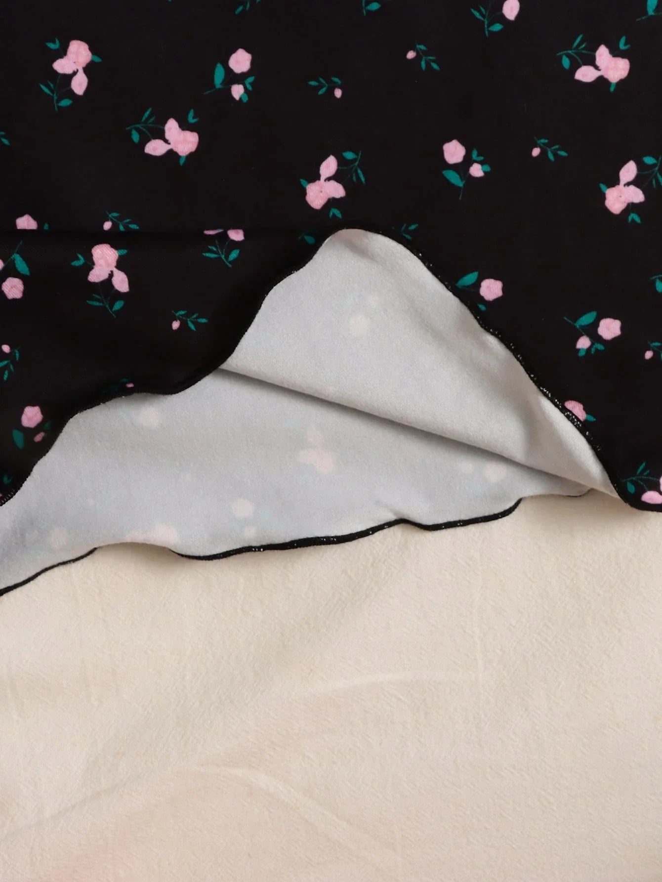 Buy SHEIN EZwear Ditsy Floral Lettuce Trim Cami Top in Pakistan