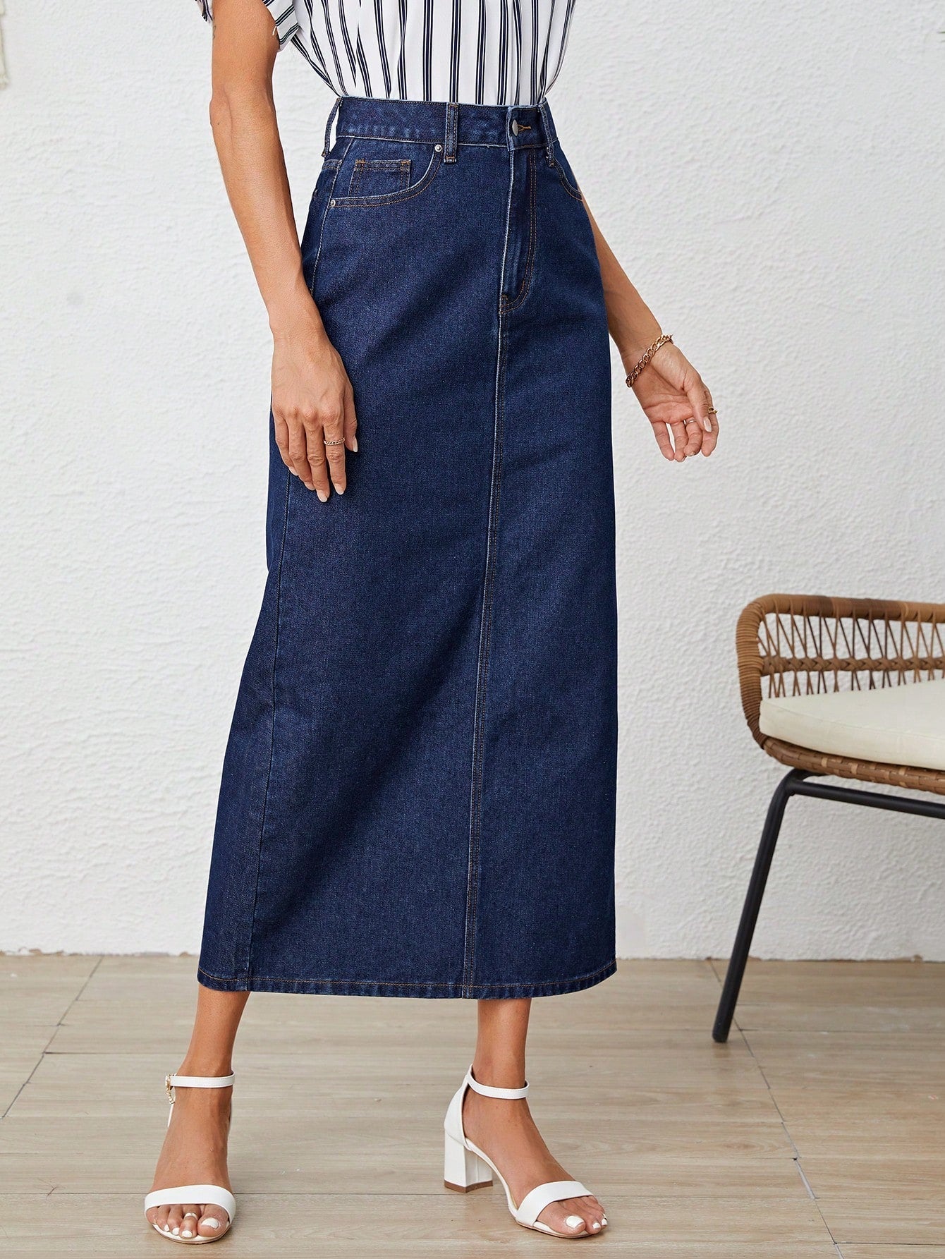 Buy SHEIN LUNE Solid Split Thigh Denim Skirt in Pakistan
