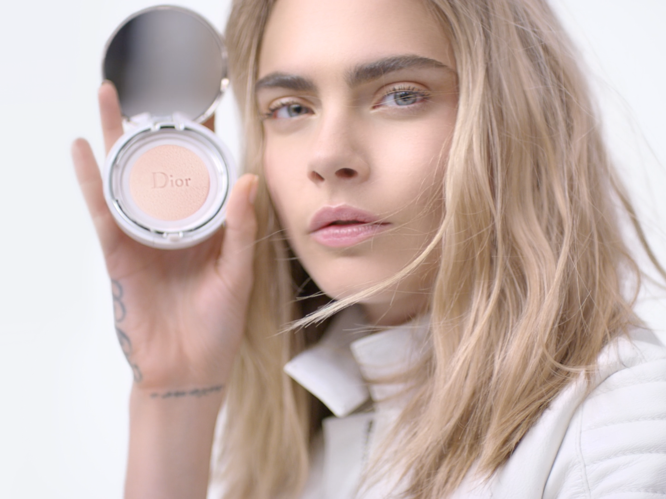 Buy Dior Capture Dream Skin Moist & Perfect Cushion - 010 in Pakistan