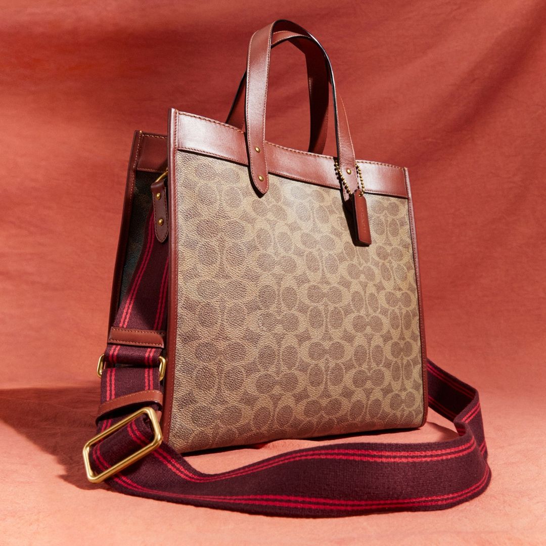 Buy Coach Field Tote In Signature Canvas With Horse And Carriage Print Bag Large in Pakistan