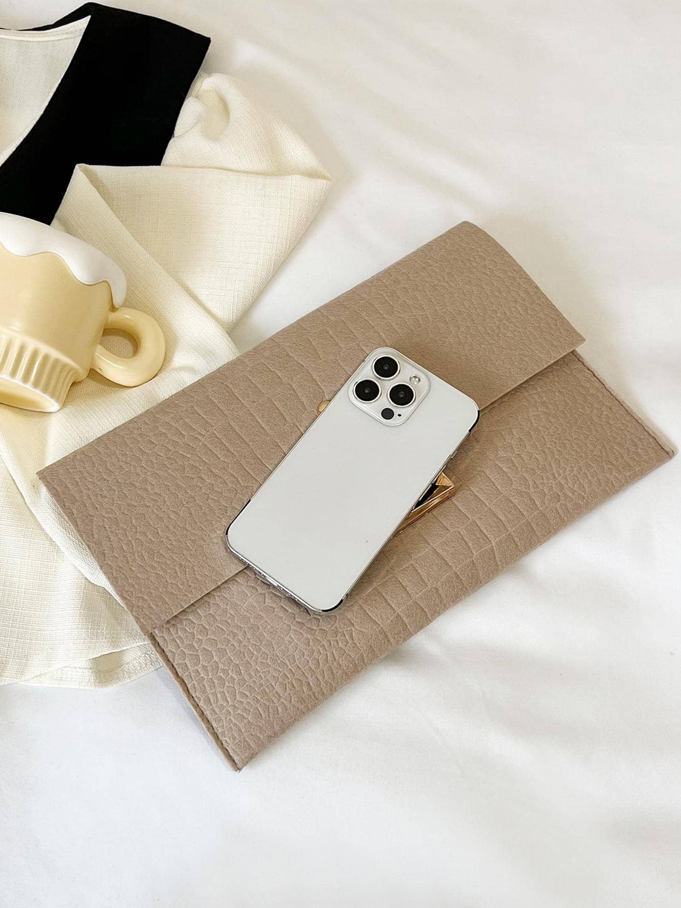 Buy SHEIN Women's Envelope Clutch Handheld Bag in Pakistan