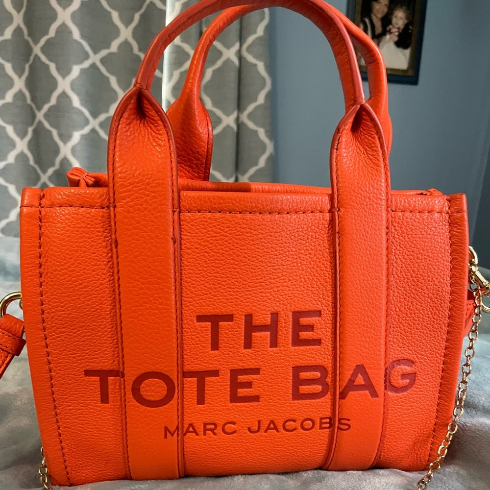 Buy Marc Jacobs The Tote Bag Medium in Pakistan